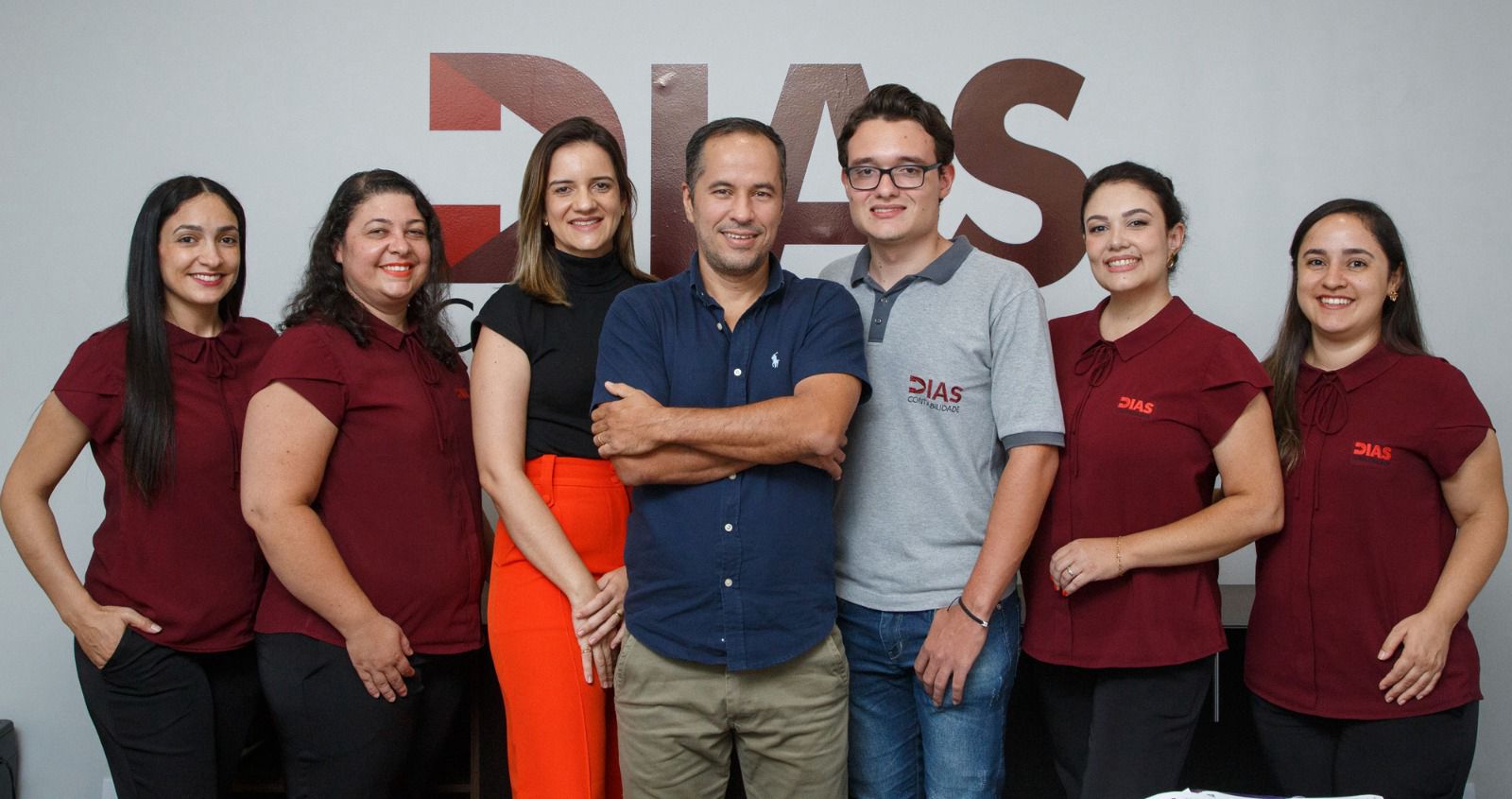 Foto do time de especialistas do escritório Dias Contabilidade