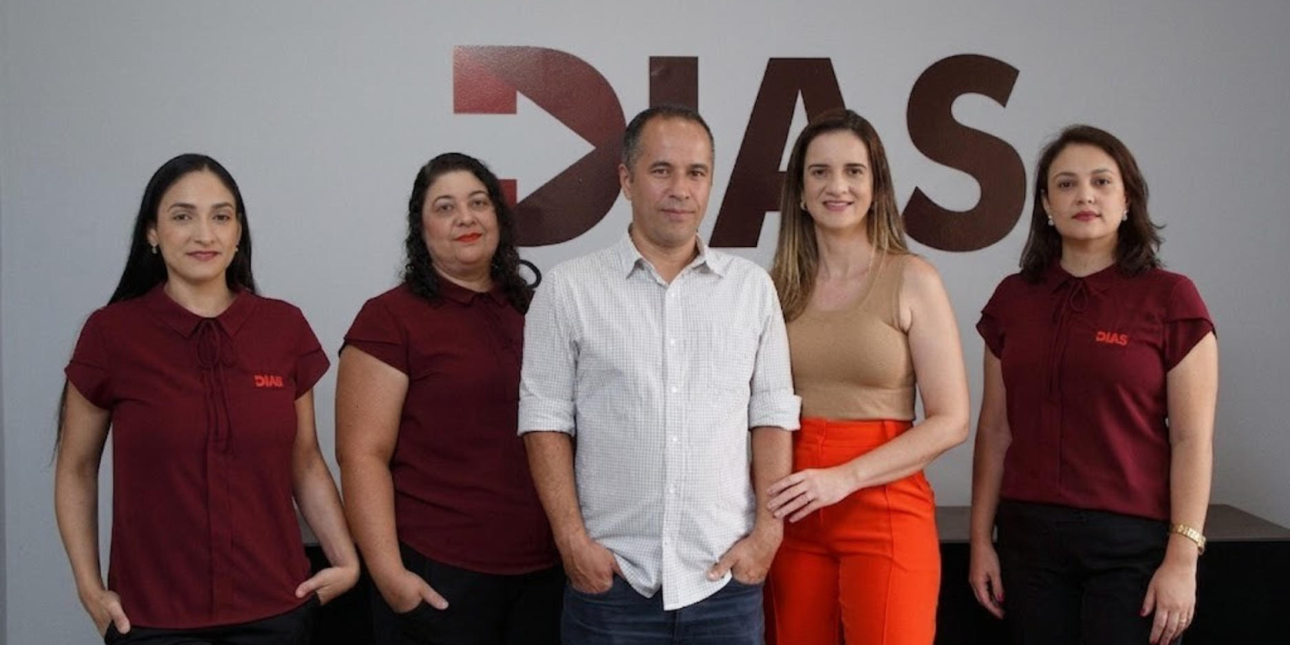 Foto do time de especialistas do escritório Dias Contabilidade